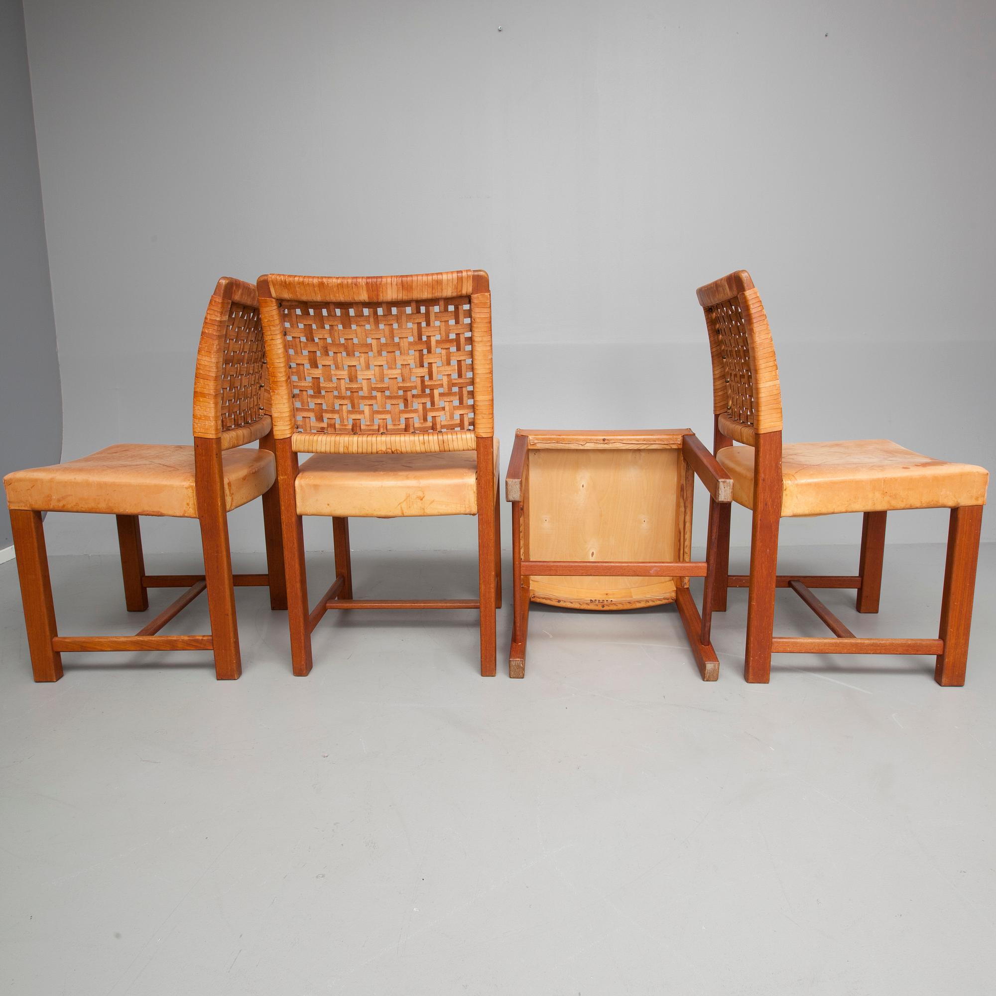 MATBORD samt STOLAR, 4 st stämplade HMN Huonekalu Mikko Nupponen, Lahtis, 1960-70-tal.