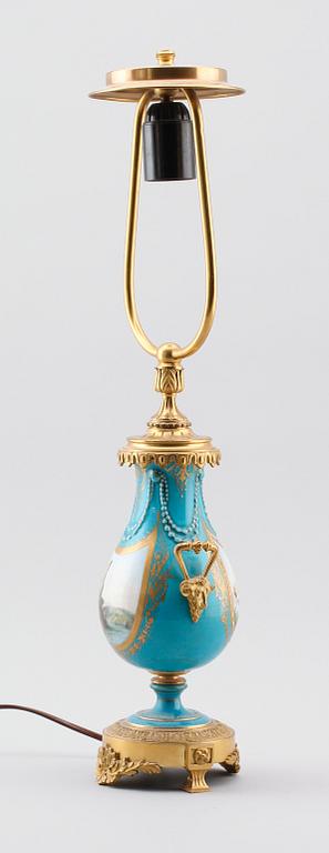 BORDSLAMPA, sannolikt Sevrés, Frankrike, 1900-talets första hälft.