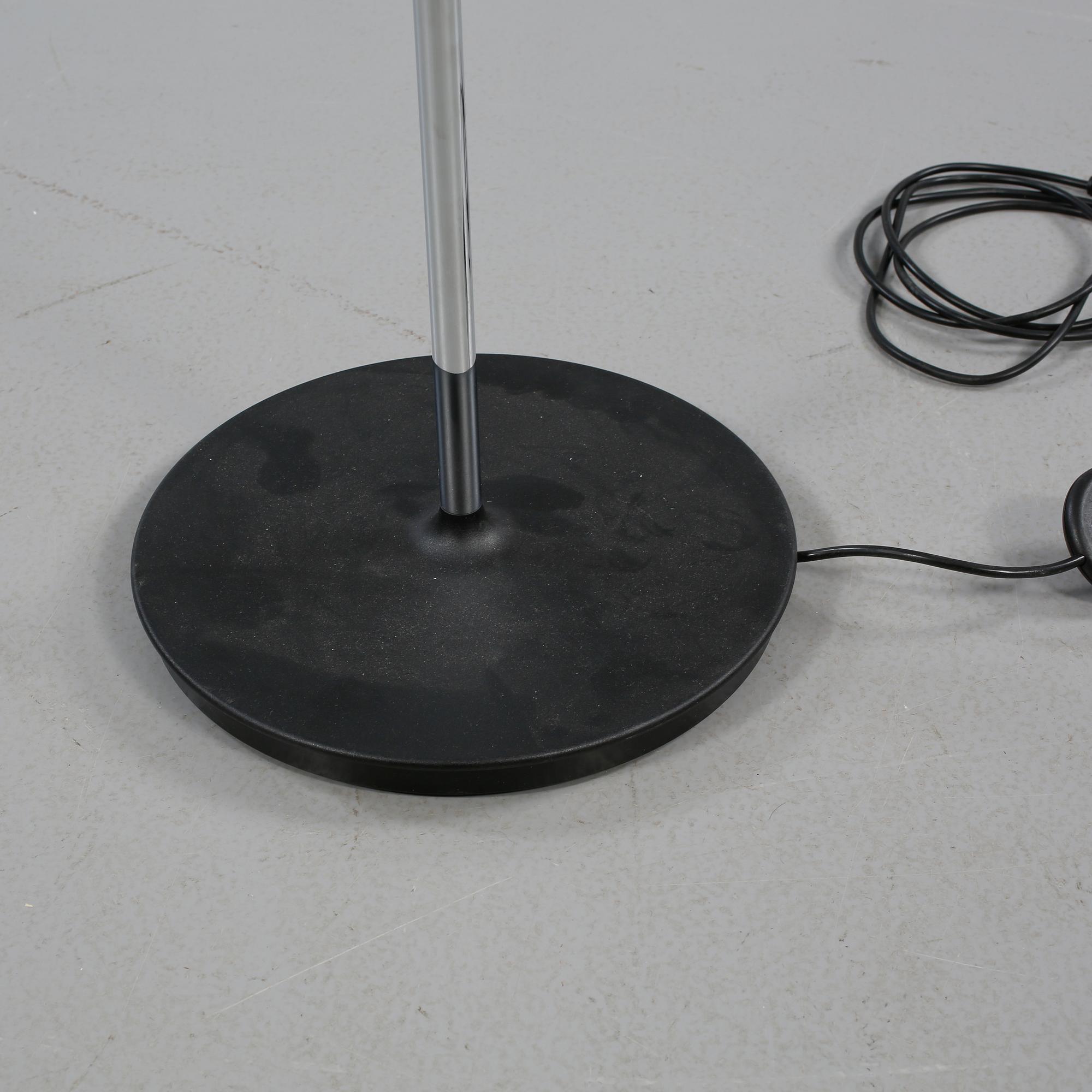 GOLVLAMPA, "PH-80", Poul Henningsen för Louis Poulsen, 1900-talets andra hälft.