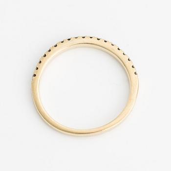 Ring 14K guld med runda briljantslipade diamanter.