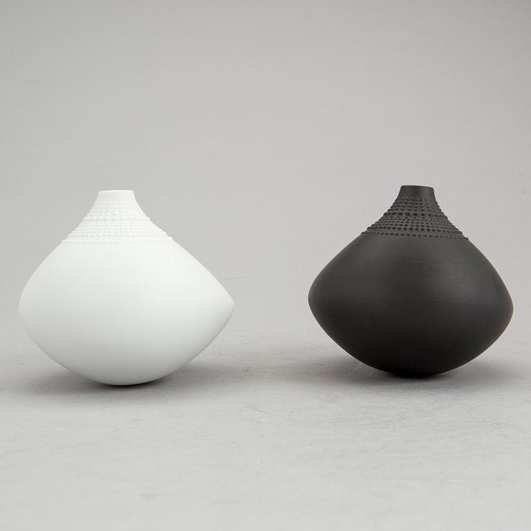 TAPIO WIRKKALA, vaser, 2 st, porslin "Pollo", Studio-Line Rosenthal.
