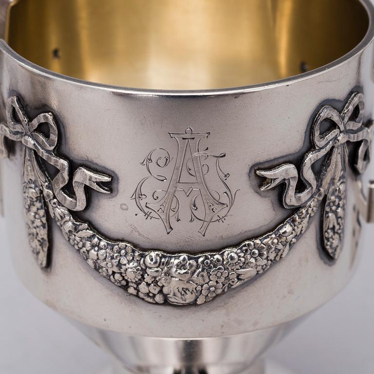 A RUSSIAN SILVER SUGAR BOWL AND MILK JUG, Moscow 1908-17, Vasili Andreev, silver weight 420 g.