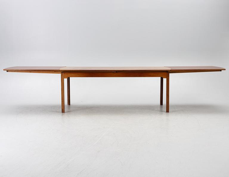 A Skandivanian dining table, 1950's/60's.