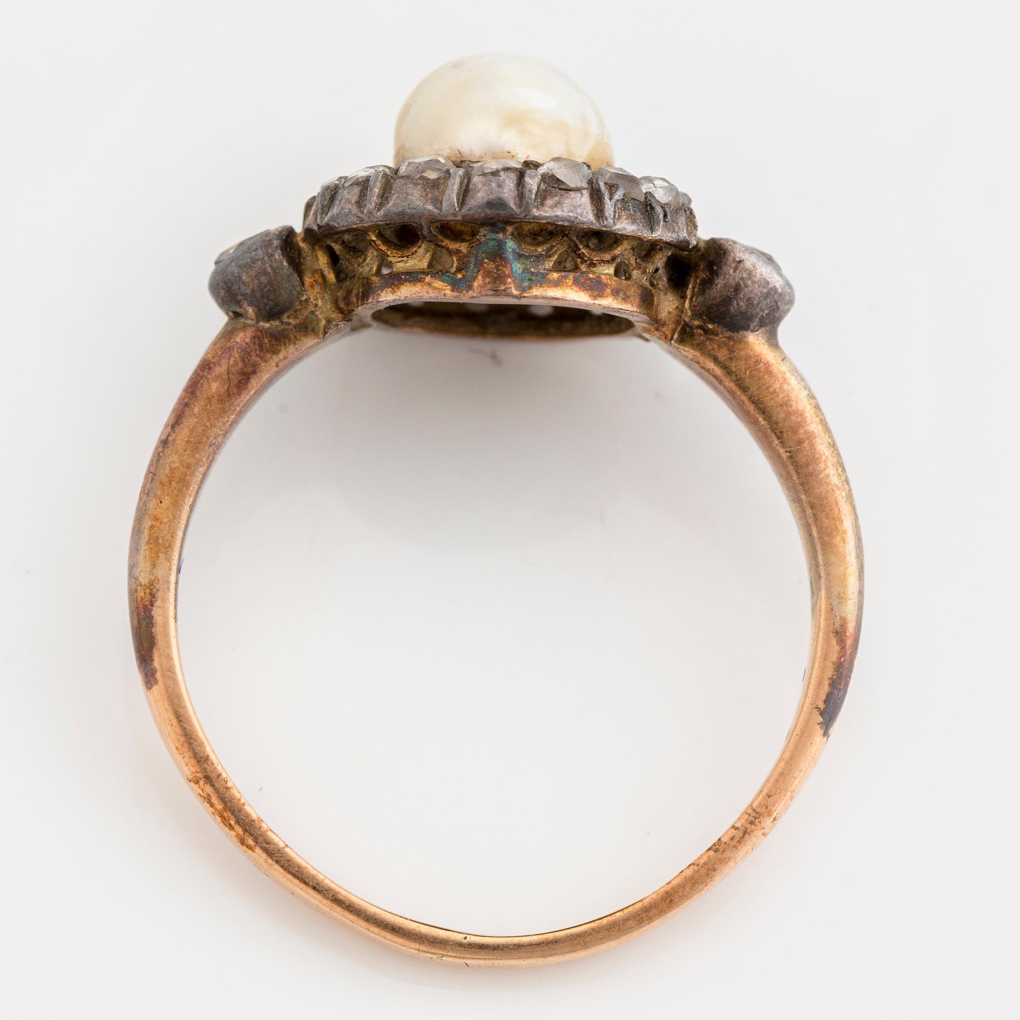 Pearl and rose cut diamond ring.