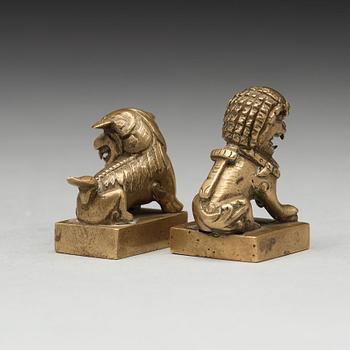 Two Chinese seals, 20th Century.