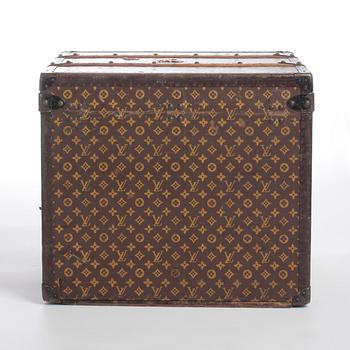 LOUIS VUITTON, a Monogram canvas trunk, early 20th century.