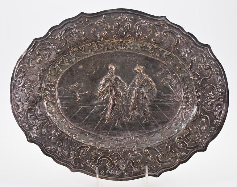 PRESENTERFAT. Försilvrad mässing. Barockstil 1800-talets slut.