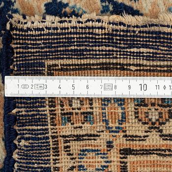 A carpet, semi-antique/old, Tabriz/Sarouk, ca 391 x 299 cm.