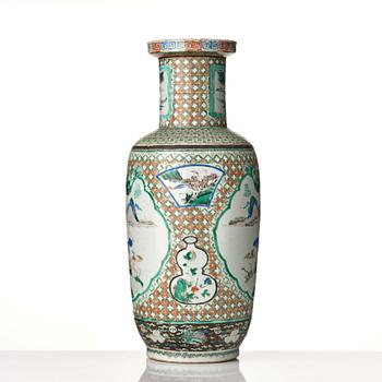 A famille verte roleauvase, Qing dynasty, 19th Century.