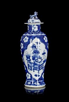 LOCKURNA, porslin, Kina. Kangxi-stil. Sen Qing (1644–1912).