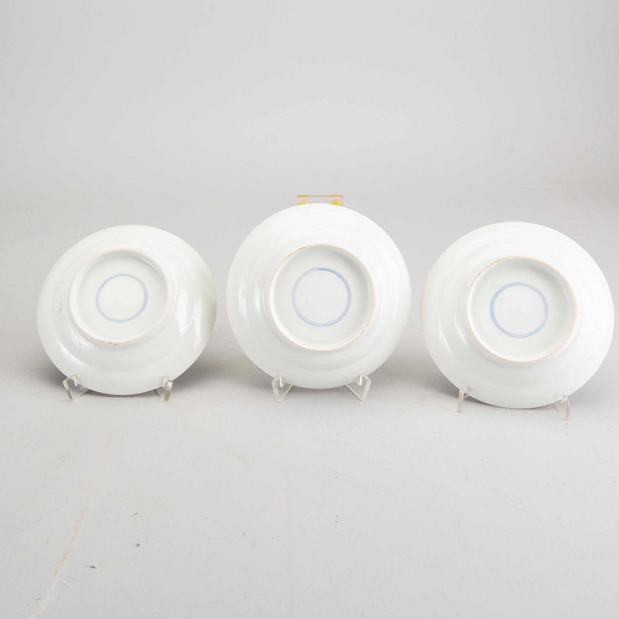 TALLRIKAR, 3 st, porslin, Kina, 1900-tal.