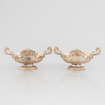 Walter & John Barnard, and Goldmisths & Silversmiths Co, a pair of silver bowls, London, England, 1894.