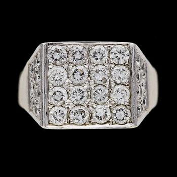 266. RING, 14k gult o vitguld, briljantslipade diamanter, 1.84 ct. Total vikt ca 10 g.