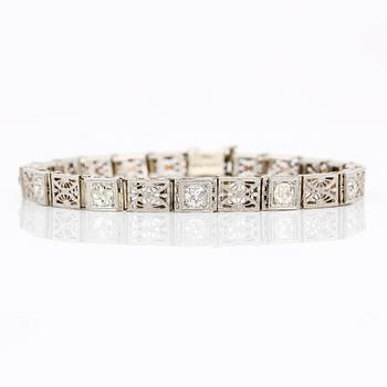 ARMBAND, platina och 14K gultguld med 6 gammalslipade diamanter tot ca 1,35 ct, andra hälft 1800-talet. Vikt 12,60 g.