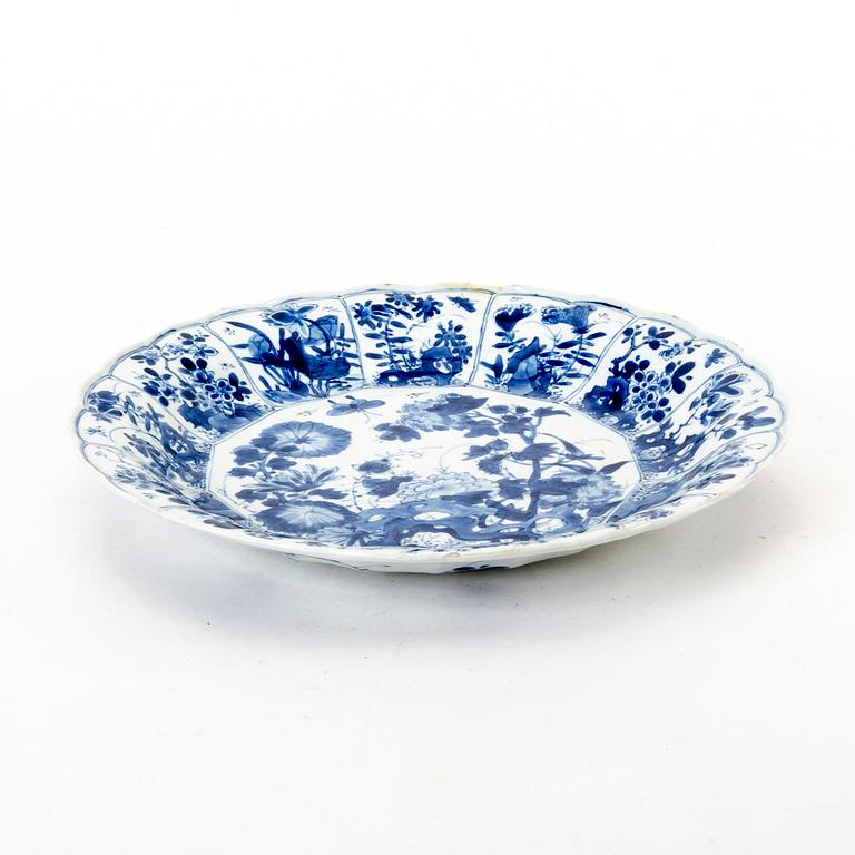 Skålfat Kina Qing dynasti Kangxi (1662-1722) porslin.