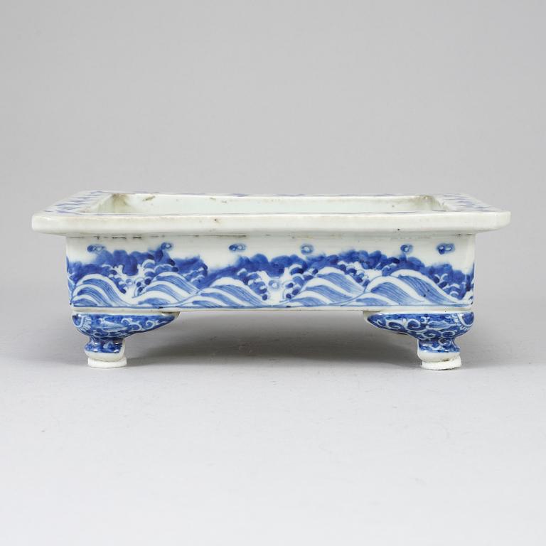 A blue and white censer, Japan, Meiji (1868-1912).