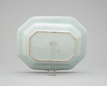 A blue and white tureen stand, Qing dynasty Qianlong (1736-95).