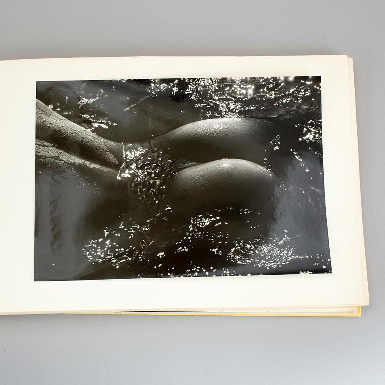 LUCIEN CLERGUE, album med 11 gelatinsilverfotografier, vintage. Numrerad 192, upplaga 250.