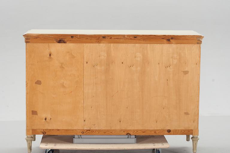 SKÄNKSKÅP, gustaviansk stil, 1900-tal.