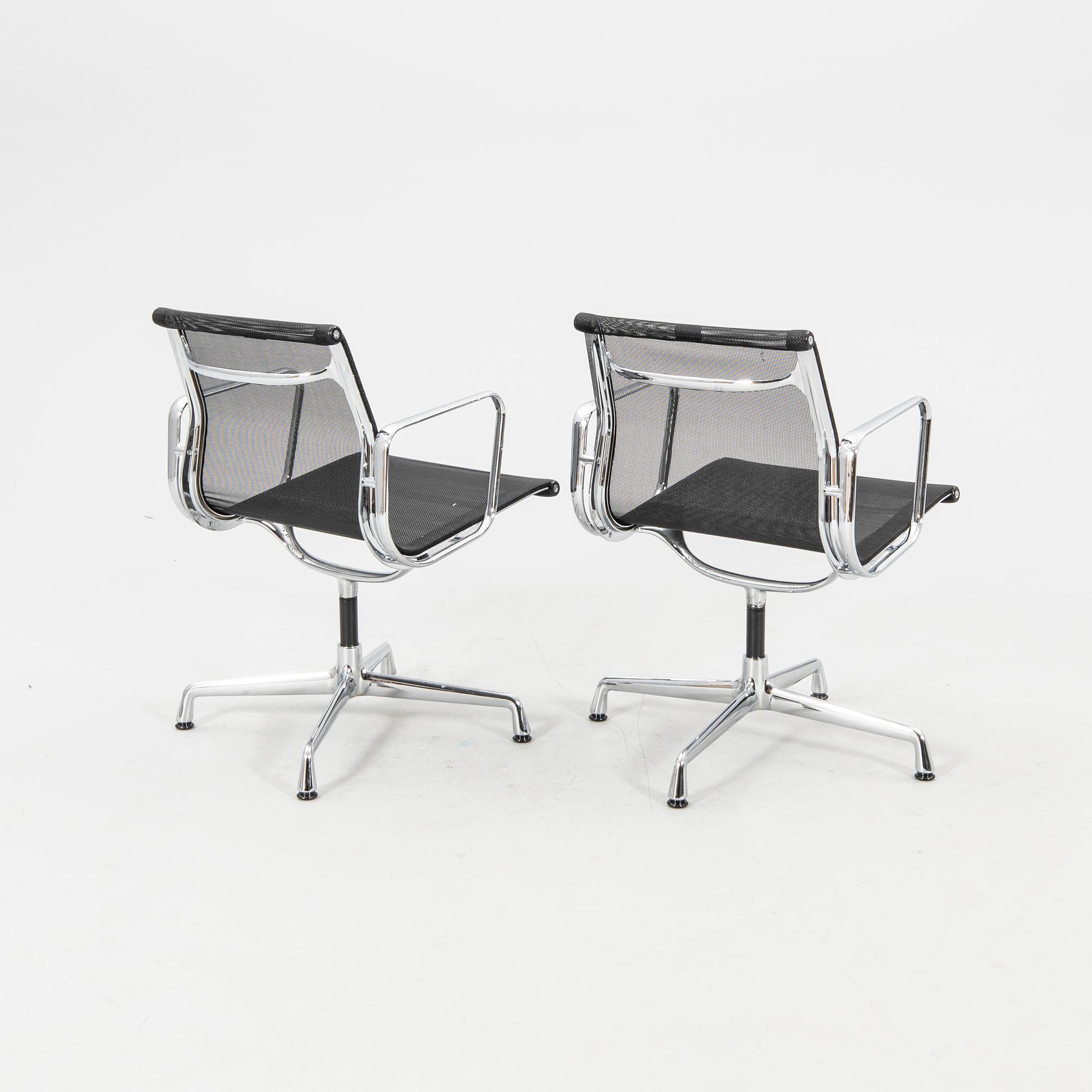 Charles & Ray Eames, karmstolar/kontorsstolar 2 st EA108 Vitra 2014.