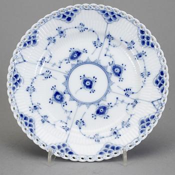 KAFFESERVIS, 24 delar, porslin, "Musselmalet", Royal Copenhagen, Danmark.