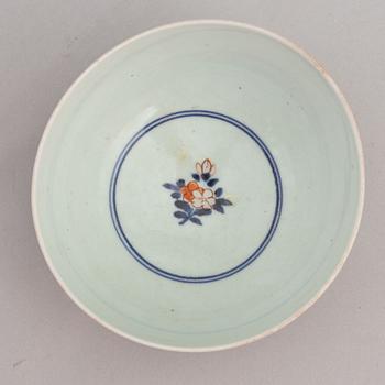A Japanese vase and a bowl, 18th and 19th Century.