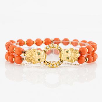 Bracelet, coral, with an 18K gold clasp in the shape of leopard heads, with diamonds.