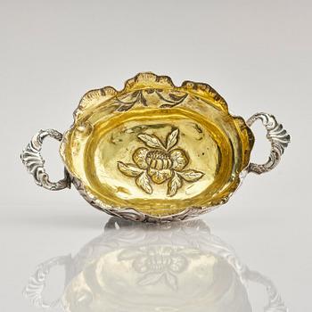 A Prussian 18th century parcel-gilt silver monteith bowl, mark of Gottfried Nöffel (Neffel), Königsberg, Prussia 1771.