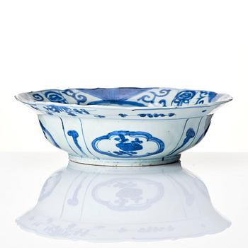 A blue and white 'klap-mutz' bowl, Ming dynasty, Wanli (1572-1620).