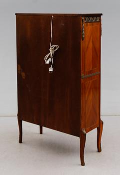 BARSKÅP, gustaviansk stil, 1900-talets andra hälft.