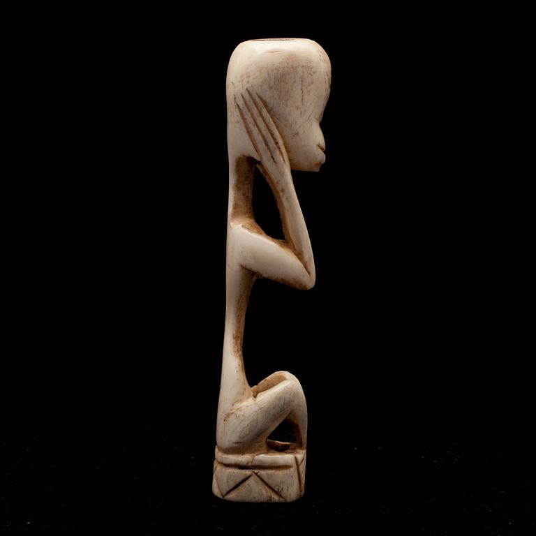 AFRIKANSK SKULPTUR, ben, 1900-tal.