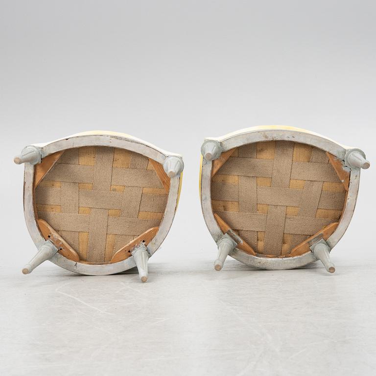 Stolar, ett par, gustavianska, av Erik Holm, (1734-1814, mästare i Stockholm) 1700-talets andra hälft.