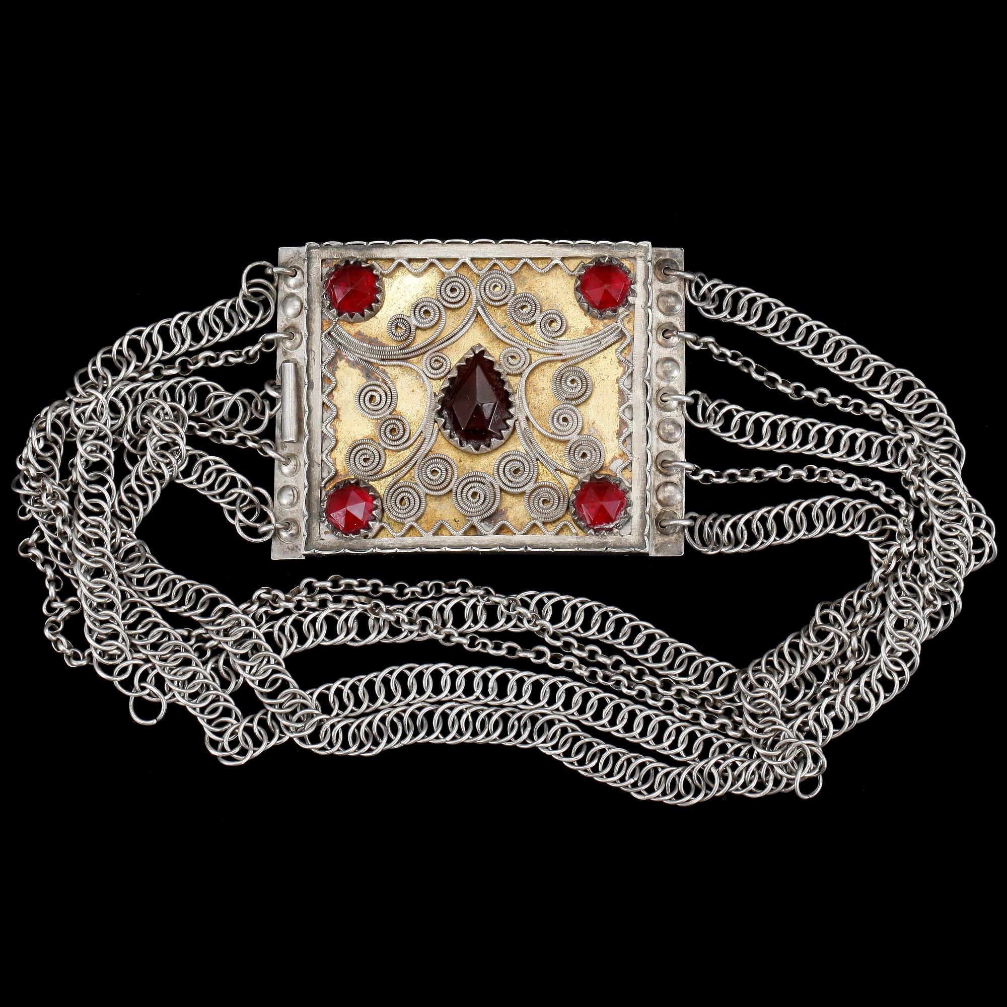 DRÄKTSMYCKE, silver, 1896, CG Hallberg, tot vikt 88 gram.