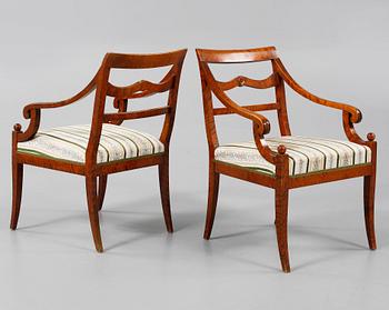 KARMSTOLAR, ett par samt STOLAR, 4 st, Karl Johan-stil, 1920/1930-tal.