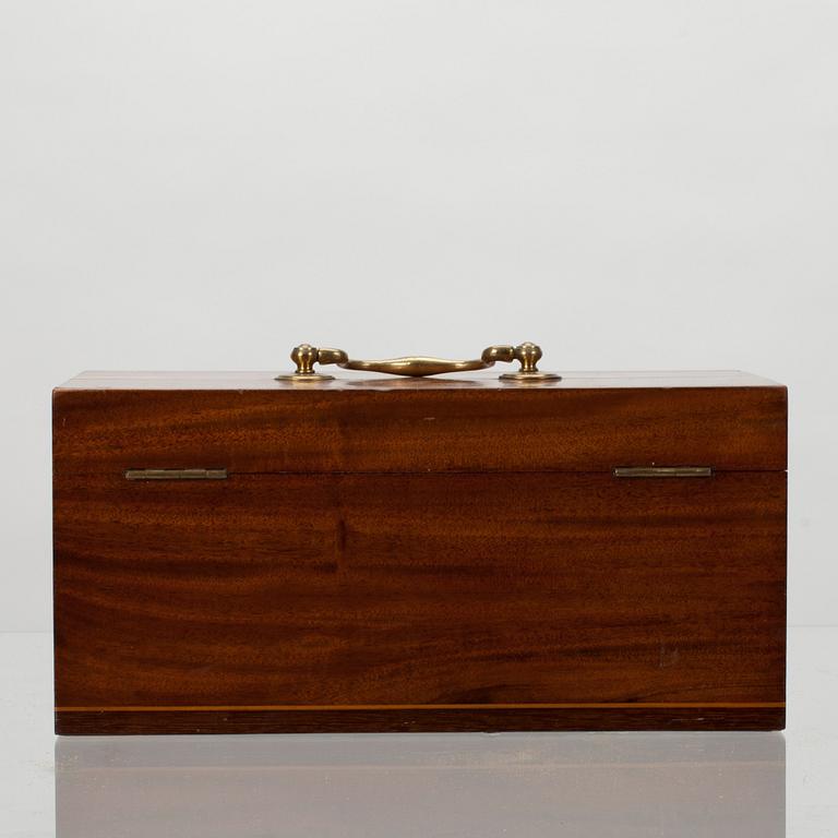 TESKRIN, mahogny, 1800-talets början.
