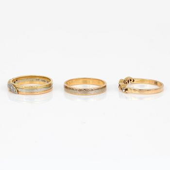 RINGAR, 3st, 18K guld och små diamanter. Total vikt ca 8g.