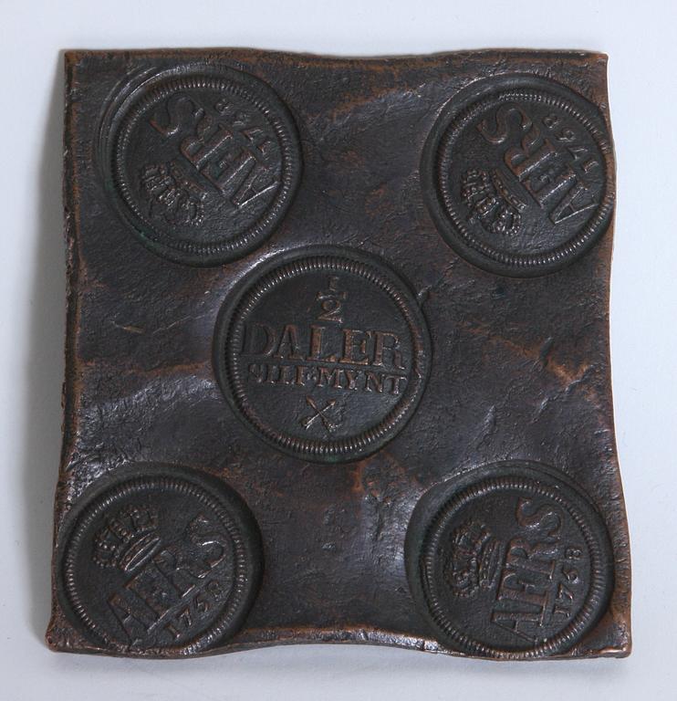 PLÅTMYNT, 1/2 daler, 1758.