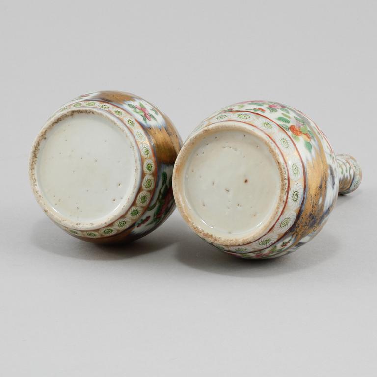 VASER, ett par, porslin, Kina, 1800-tal.