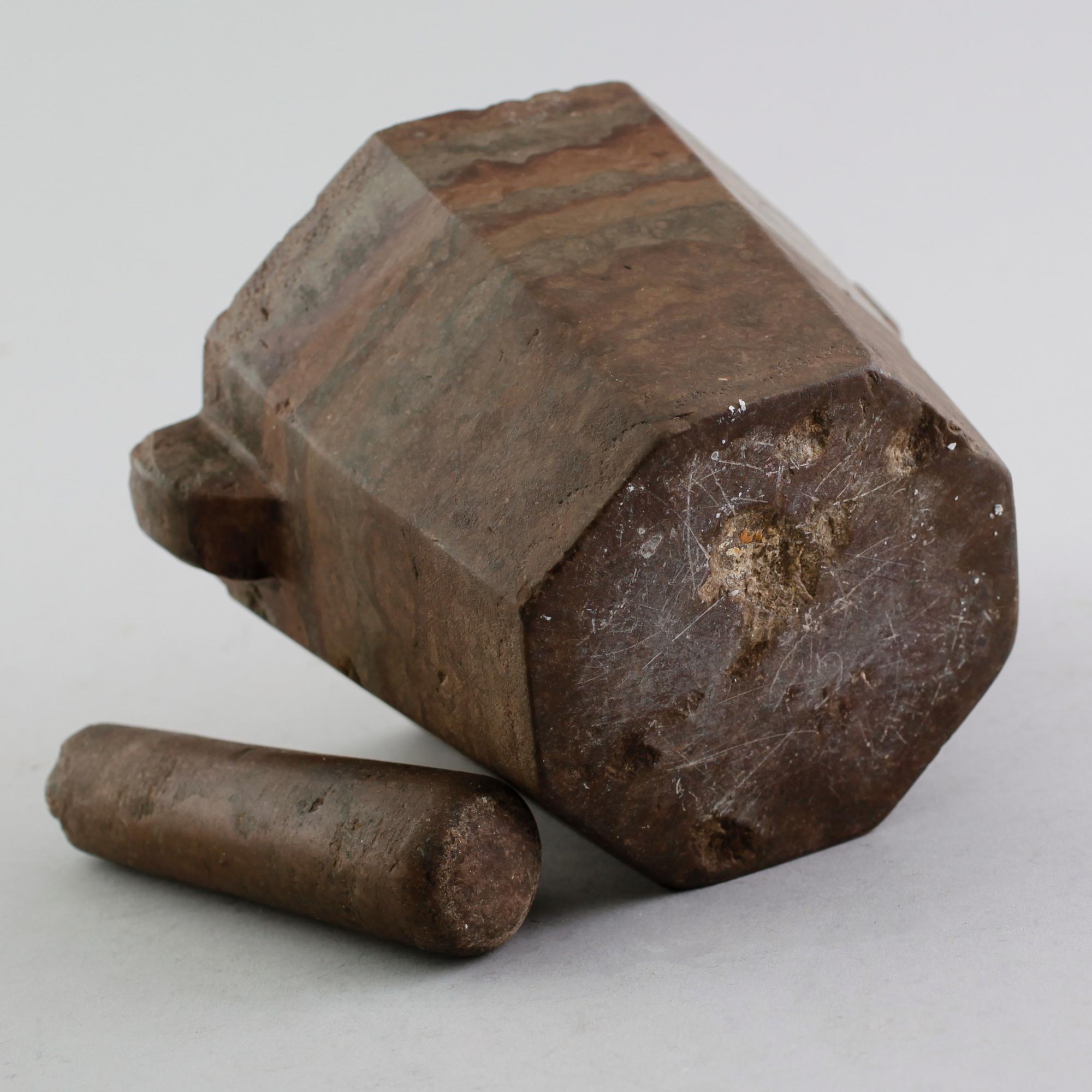 MORTEL, täljsten, med stöt, 1800-tal.