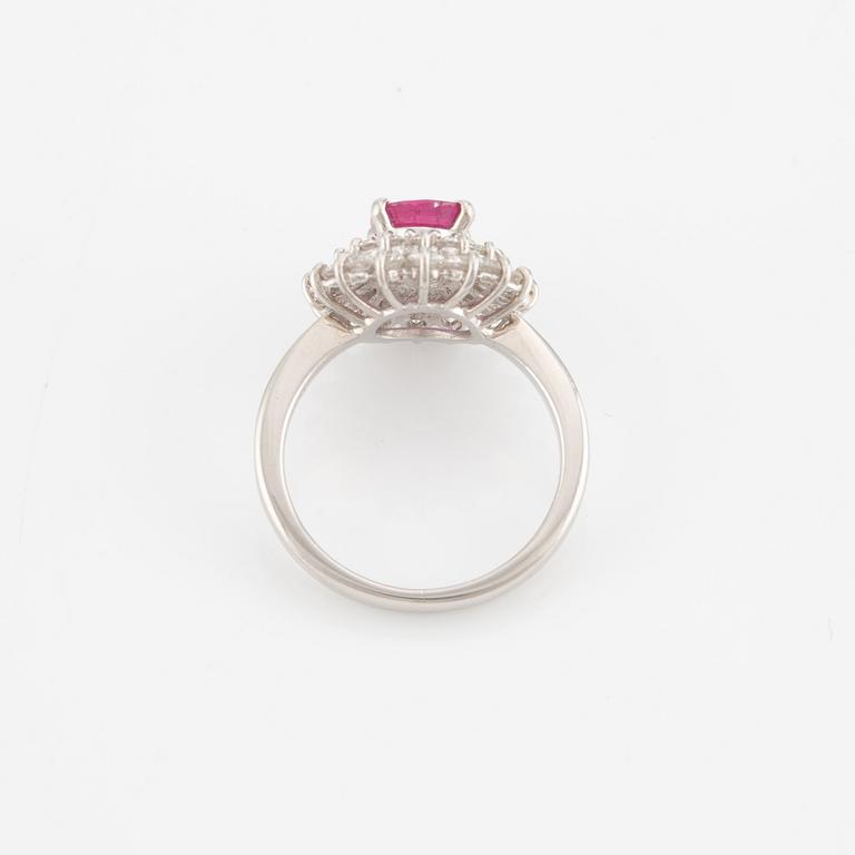 Ring, platinum with ruby and brilliant-cut diamonds, accompanying GIA report.