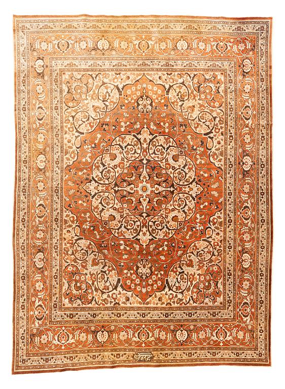 A carpet, an antique Tabriz, ca 380-381,5 x 271,5-283 cm, an inscription: Yekbar Jorabchi.