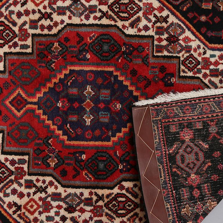 MATTOR, 2 st, orientaliska. Ca 93 x 69 samt 89 x 80 cm.