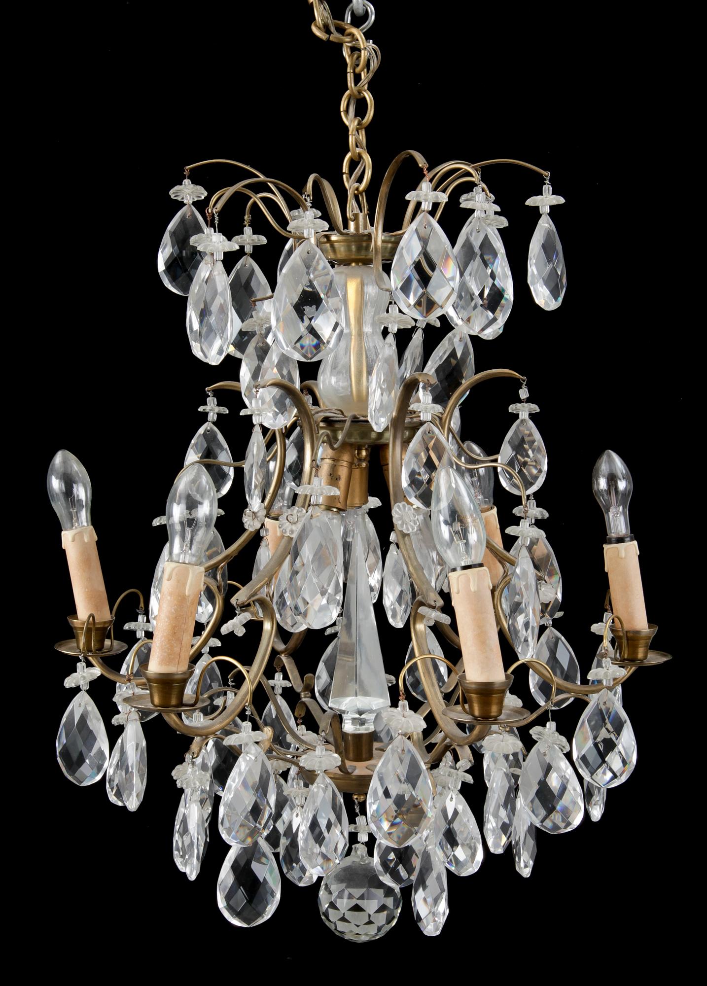 LJUSKRONA rokokostil, omkr 1900-talets mitt. Höjd: 56 cm.