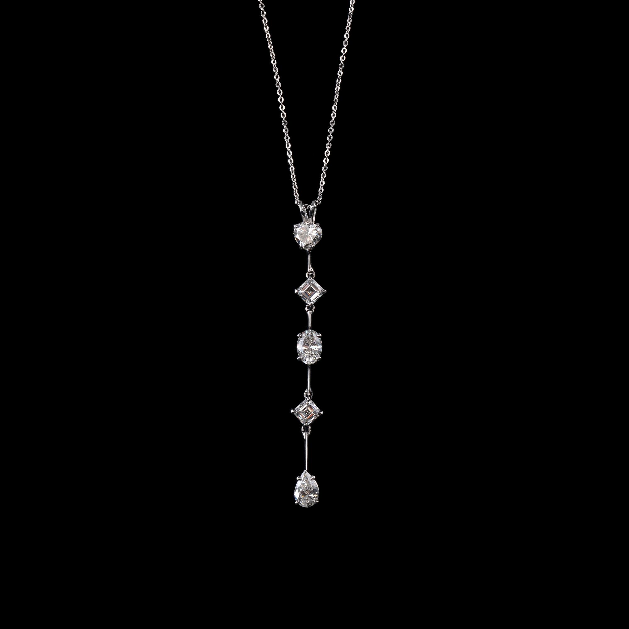 A PENDANT, heart-, princess-, oval- and drop cut diamonds c. 2.84 ct. H-G/vs. 18K white gold. Weight 5,5 g.