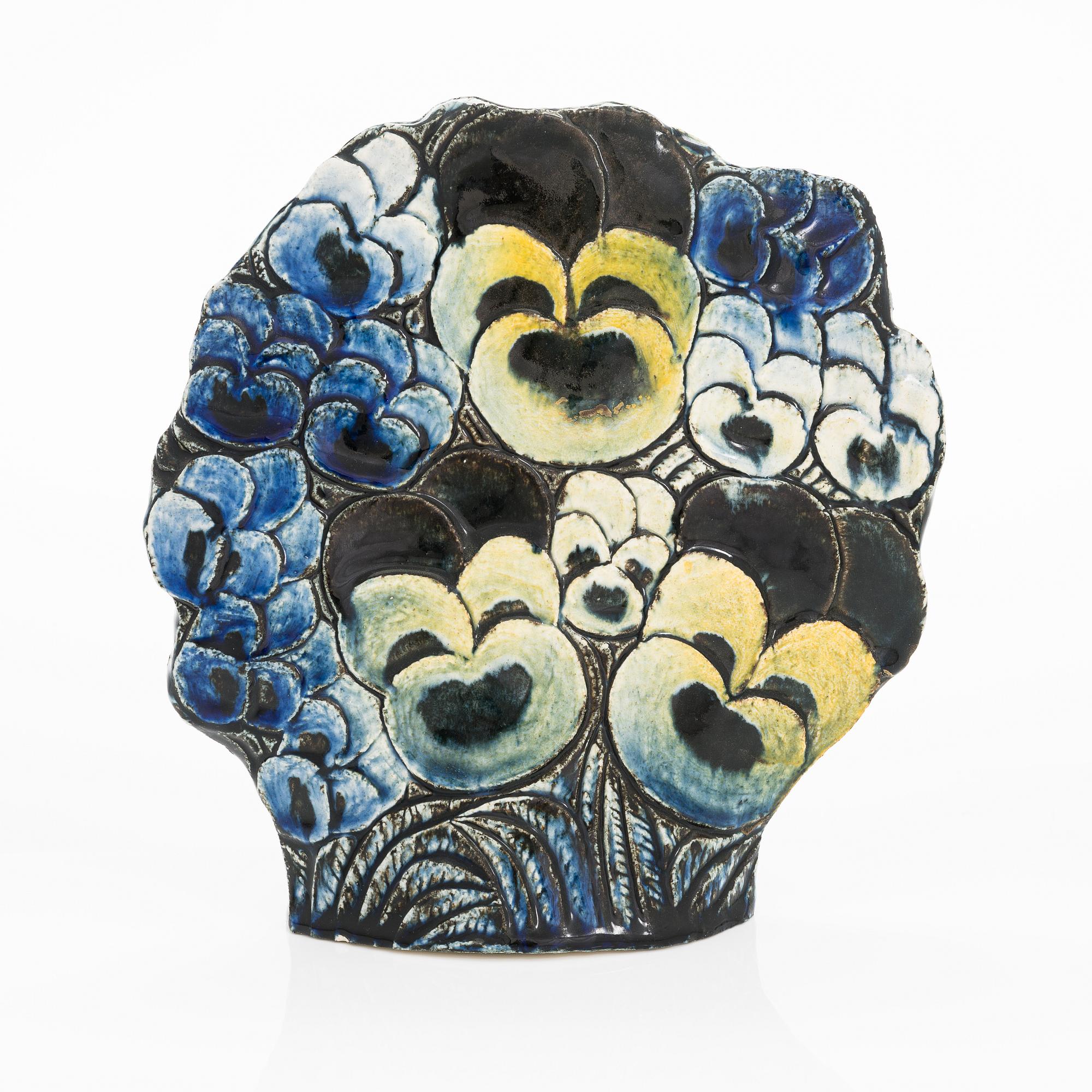 Birger Kaipiainen, a stoneware sculpture signed Kaipiainen Arabia.