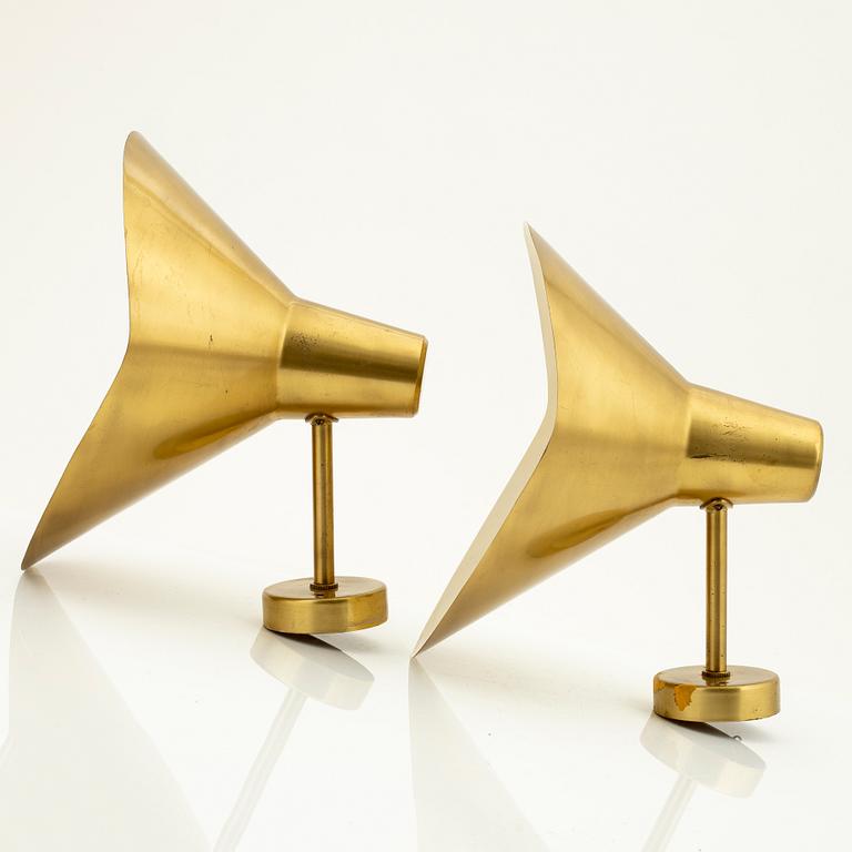 Hans Bergström, a pair of model V319 brass wall lights, Ateljé Lyktan.