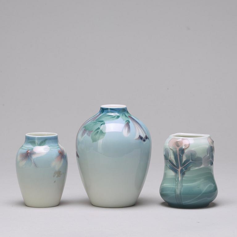 RÖRSTRAND, Anna Boberg, Astrid Ewerlöf and other, 3 art nouveau porcelain vases and a dish, Sweden ca 1900.