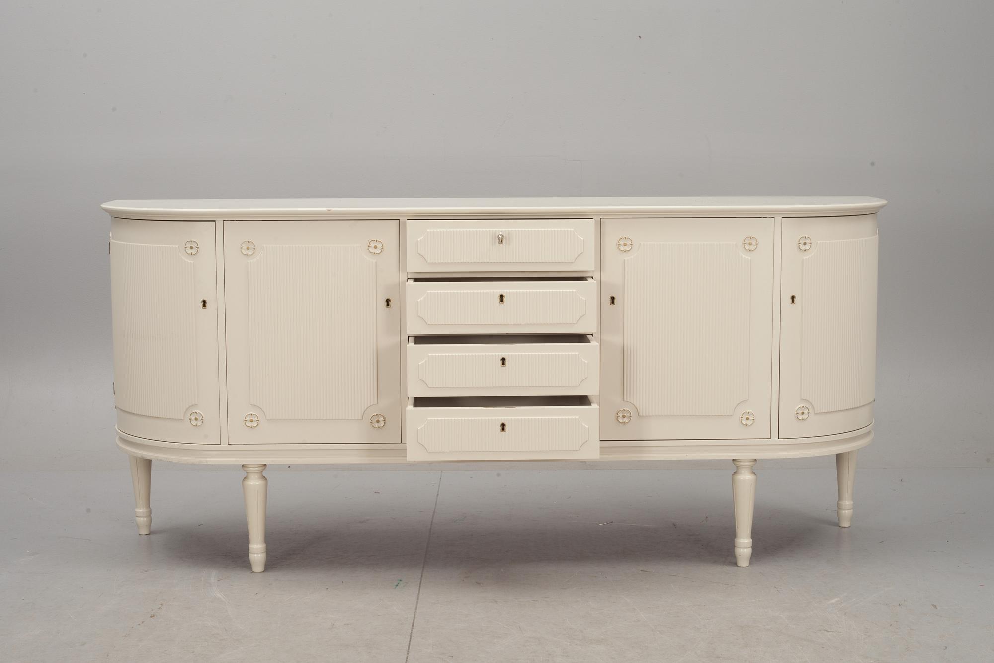 SIDEBOARD, Gustaviansk stil, 1900-tal.