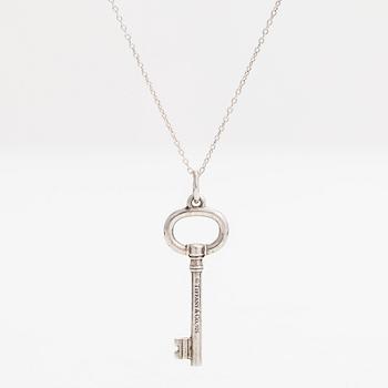 Tiffany & Co, A sterlingsilver pendant with chain.