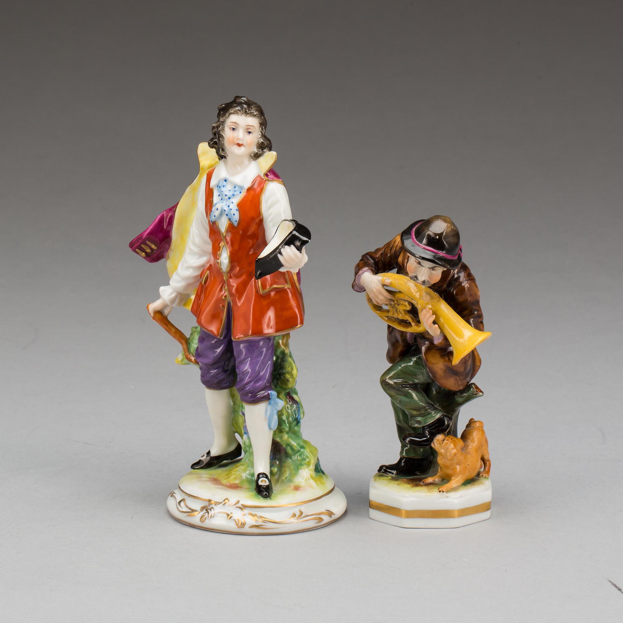 FIGURINER, 2 st, porslin, Neapelliknande märke, 1900-tal.